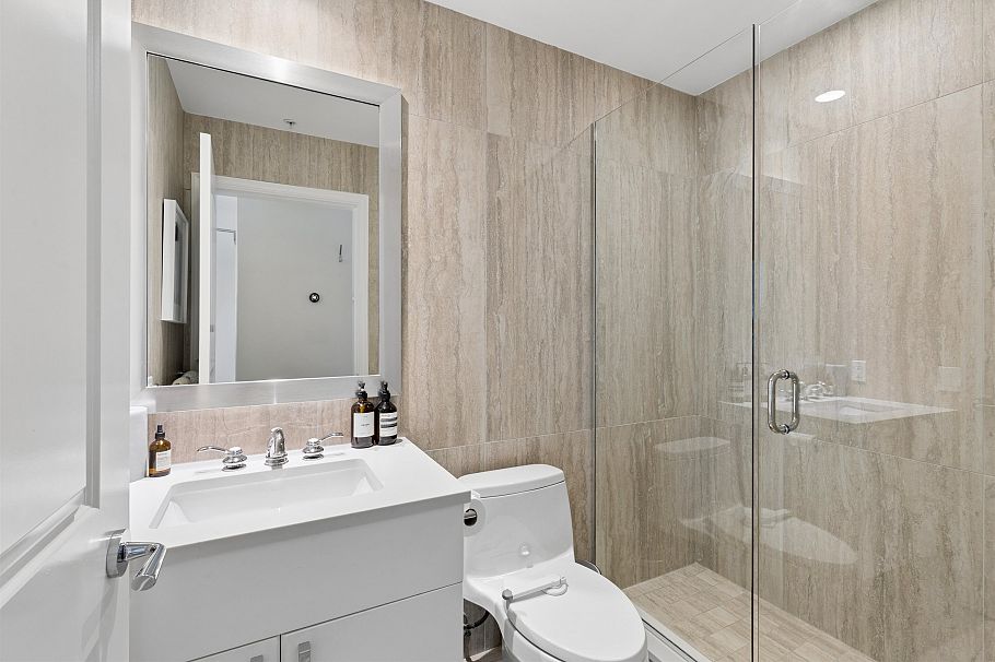 409 185 Victory Ship Way North Vancouver, BC - 25