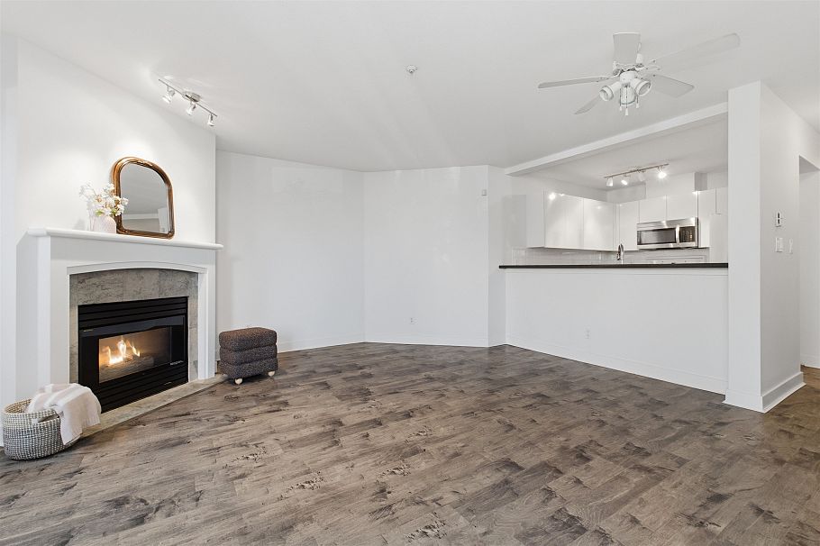 101 8460 Jellicoe Street Vancouver, BC - 7