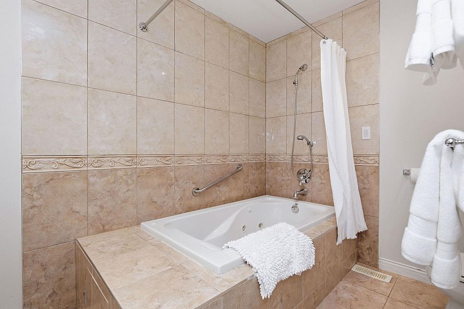 1558 Bowser Avenue North Vancouver, BC - 22