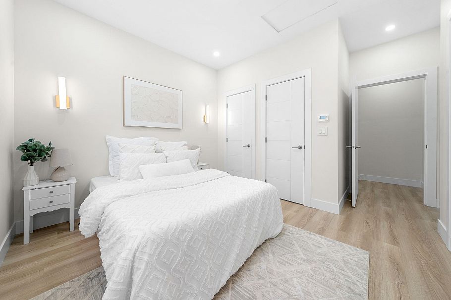 1 3581 Haida Drive Vancouver, BC - 4