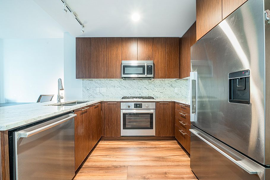 907 8699 Hazelbridge Way Richmond, BC - 10