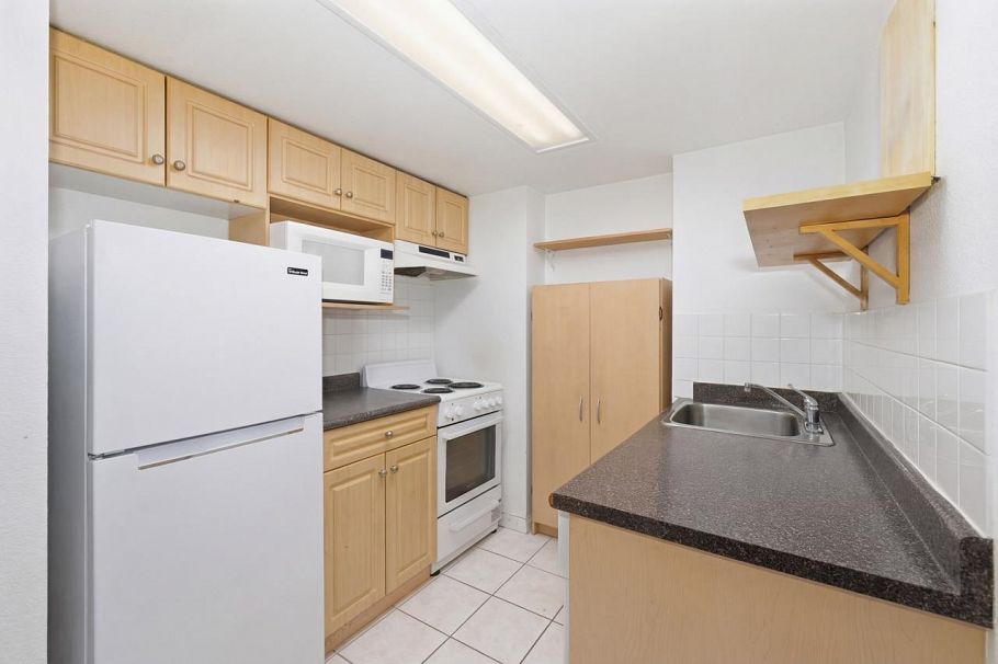 116 950 Drake Street Vancouver, BC - 4