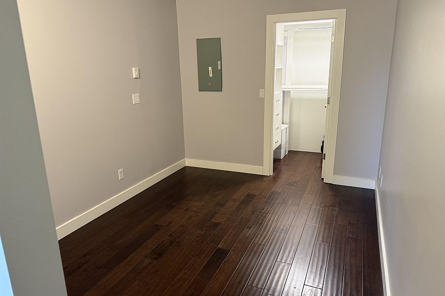 211 5723 Balsam Street Vancouver, BC - 4