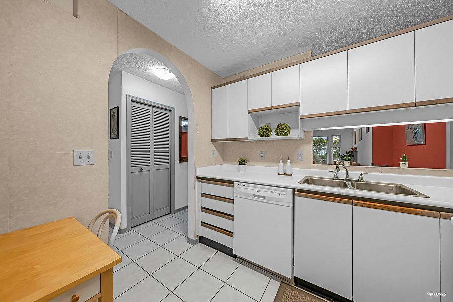 101 1924 Comox Street Vancouver, BC - 14