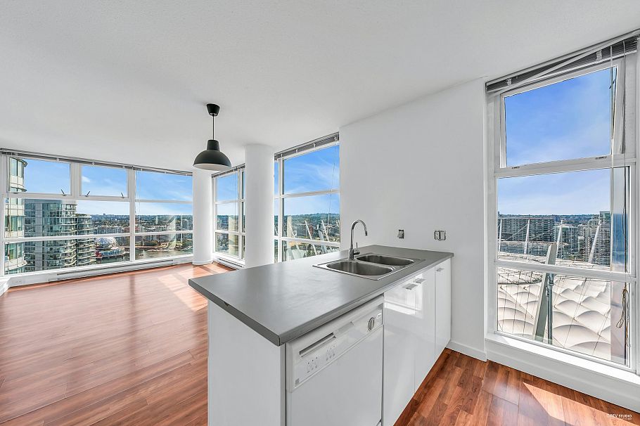 3201 111 W Georgia Street Vancouver, BC - 5