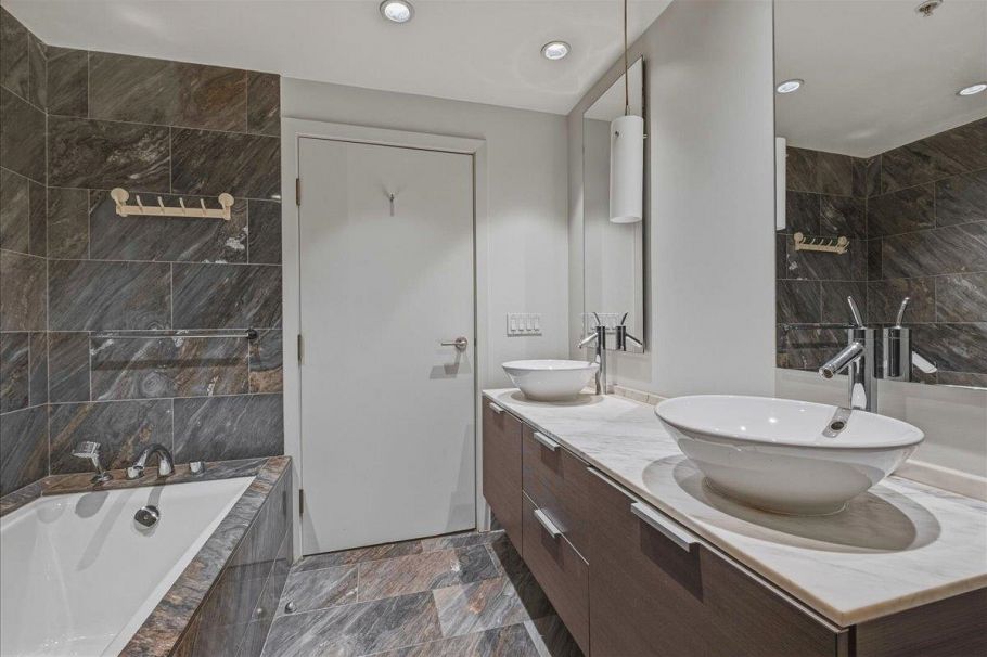 2206 1111 Alberni Street Vancouver, BC - 18