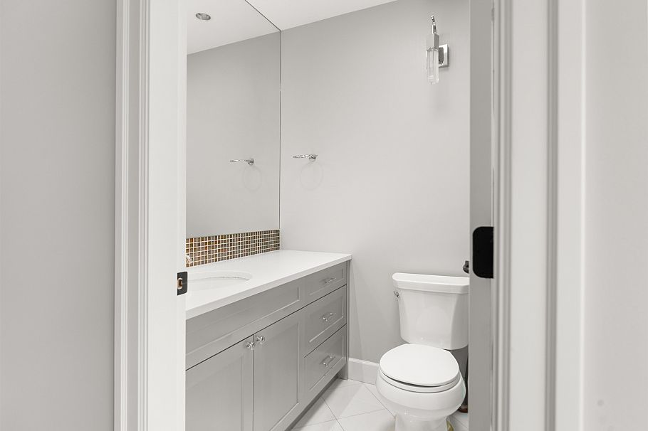 1041 W 58th Avenue Vancouver, BC - 23