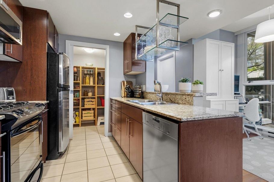 101 550 Pacific Street Vancouver, BC - 4