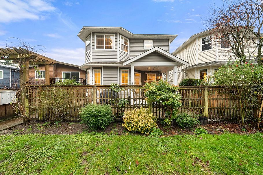 1263 W 16th Street North Vancouver, BC - 1
