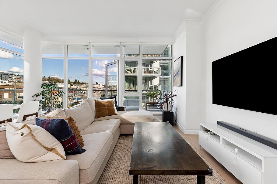 409 185 Victory Ship Way North Vancouver, BC - 9