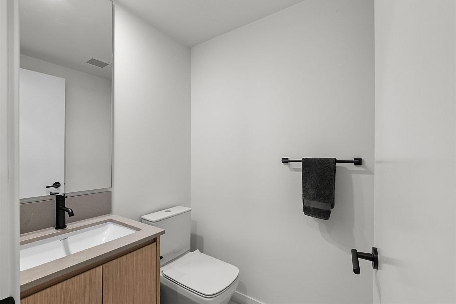 33 528 E 2nd Street North Vancouver, BC - 22