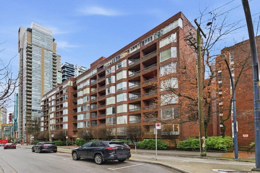 116 950 Drake Street Vancouver, BC - 25