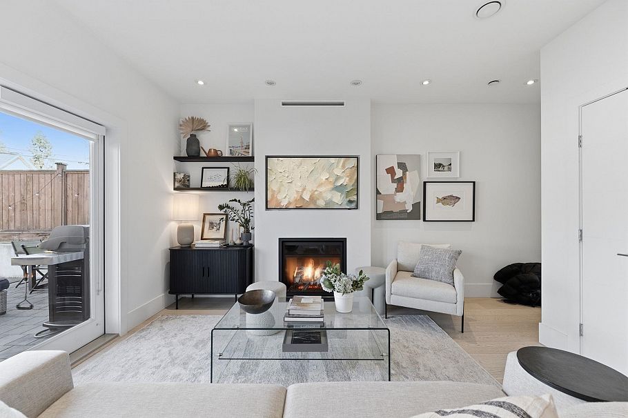 212 E 18th Street North Vancouver, BC - 2