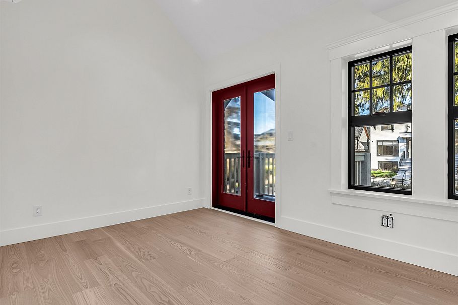 2566 W 2nd Avenue Vancouver, BC - 22