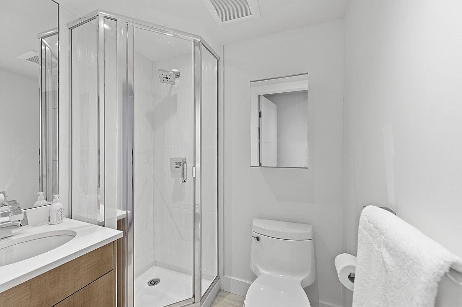 212 E 18th Street North Vancouver, BC - 30