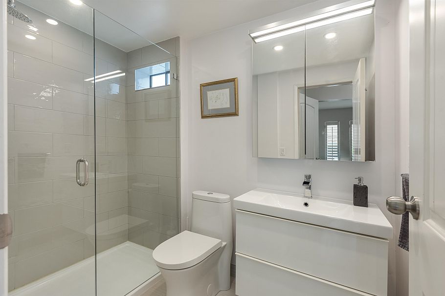 1915 Chesterfield Avenue North Vancouver, BC - 32