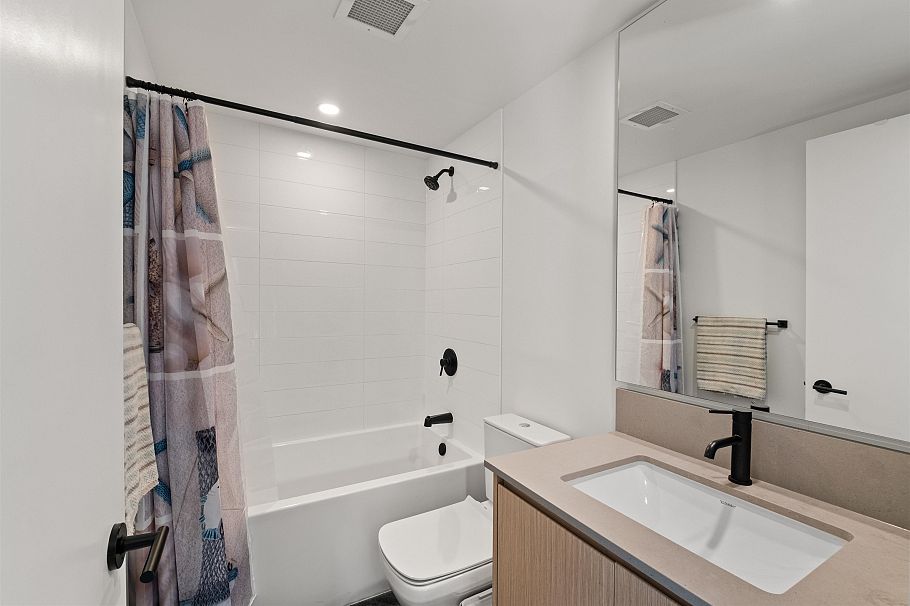 33 528 E 2nd Street North Vancouver, BC - 26