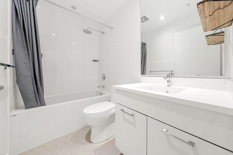 208 711 W 14th Street North Vancouver, BC - 28