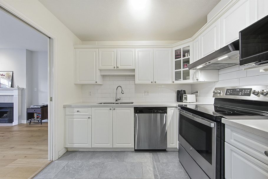 105 5735 Hampton Place Vancouver, BC - 3