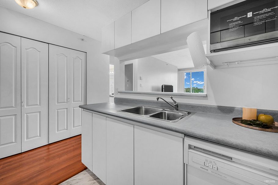 1007 3489 Ascot Place Vancouver, BC - 9