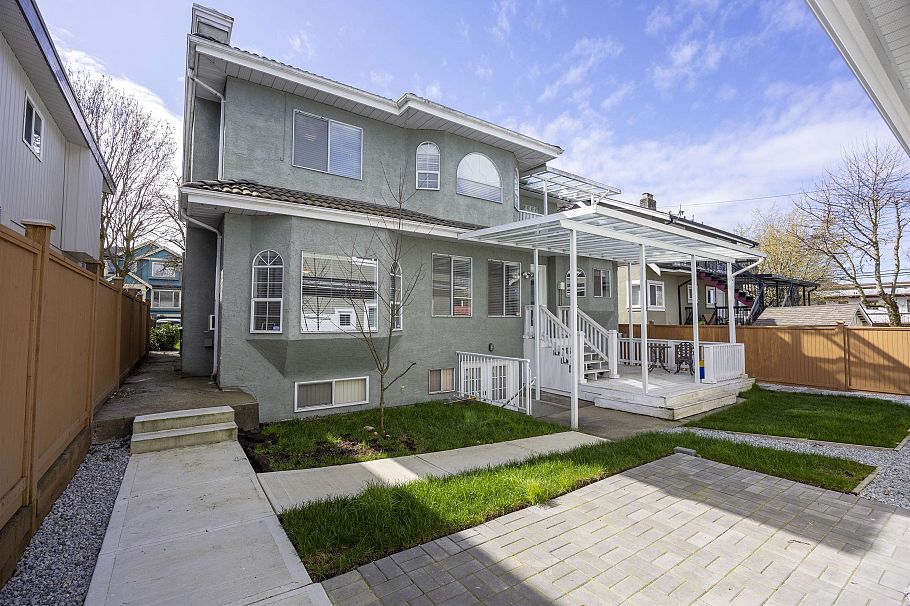 3259 E 46th Avenue Vancouver, BC - 4