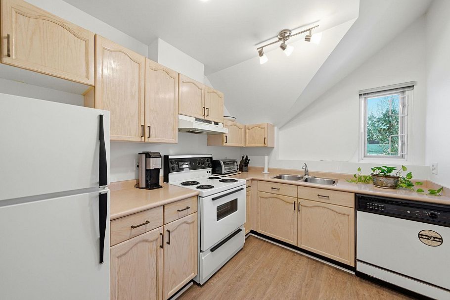 PH2 2736 Victoria Drive Vancouver, BC - 11