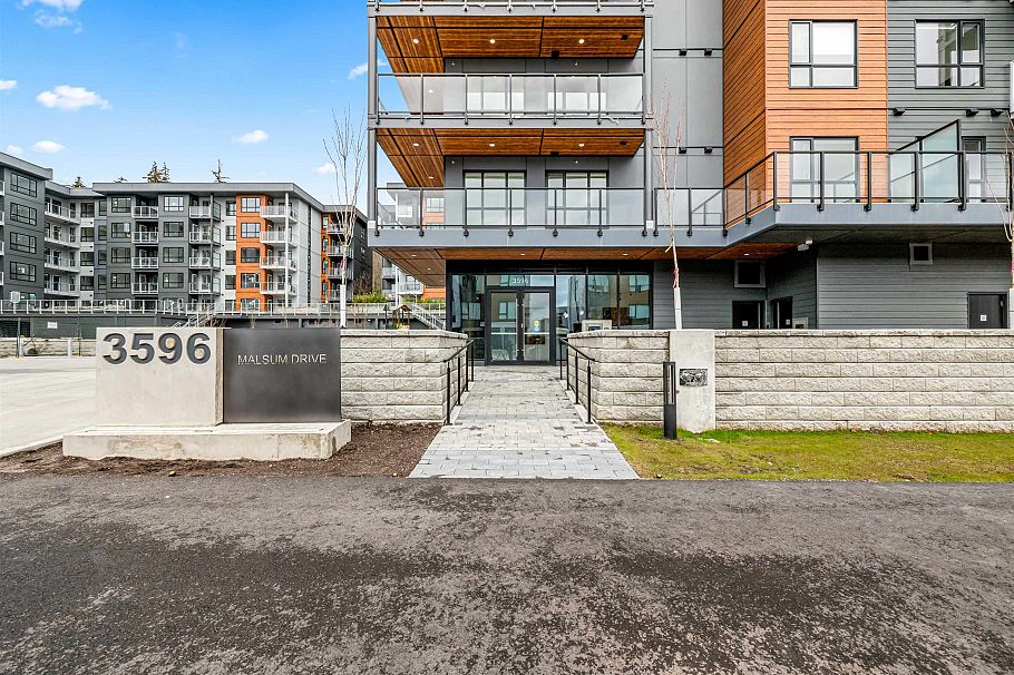 408 3596 Malsum Drive North Vancouver, BC - 2