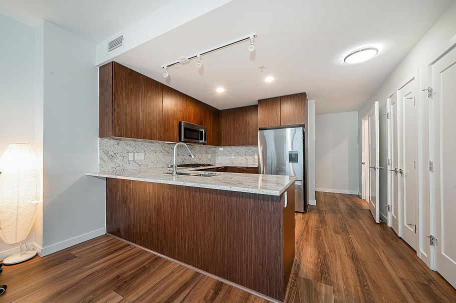 907 8699 Hazelbridge Way Richmond, BC - 7