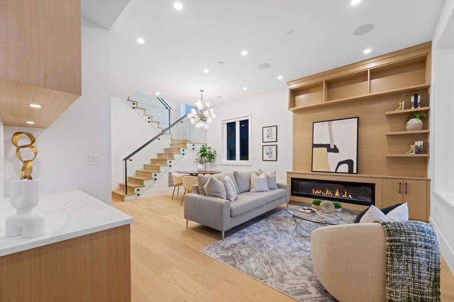 1 1166 E 11th Avenue Vancouver, BC - 3