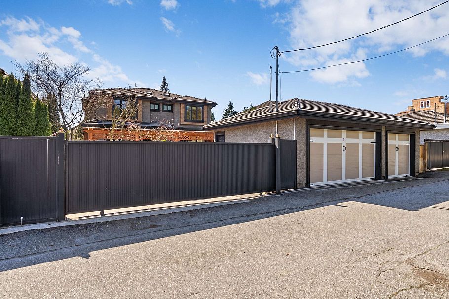 1041 W 58th Avenue Vancouver, BC - 39