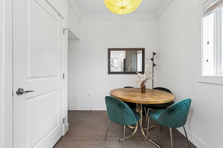 2275 E 34th Avenue Vancouver, BC - 4