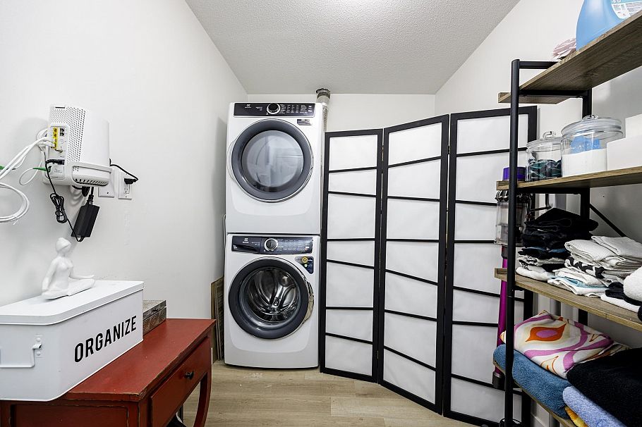 303 1500 Ostler Court North Vancouver, BC - 25