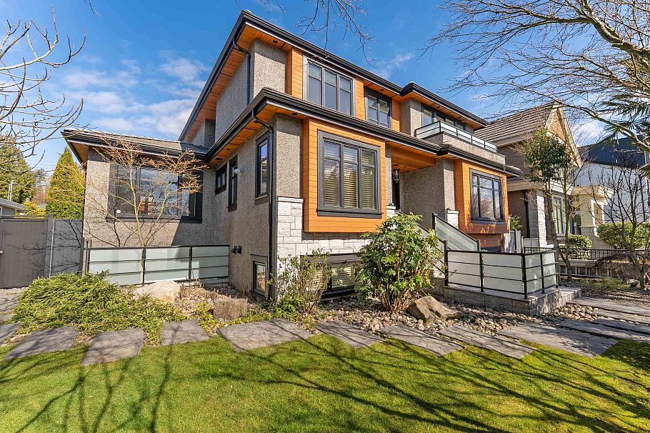 1041 W 58th Avenue Vancouver, BC - 1