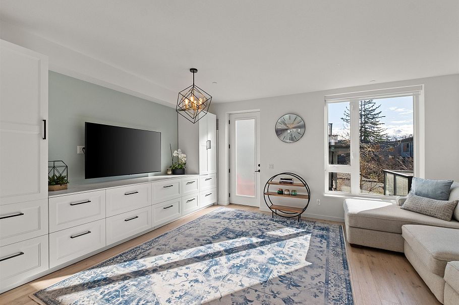 33 528 E 2nd Street North Vancouver, BC - 3