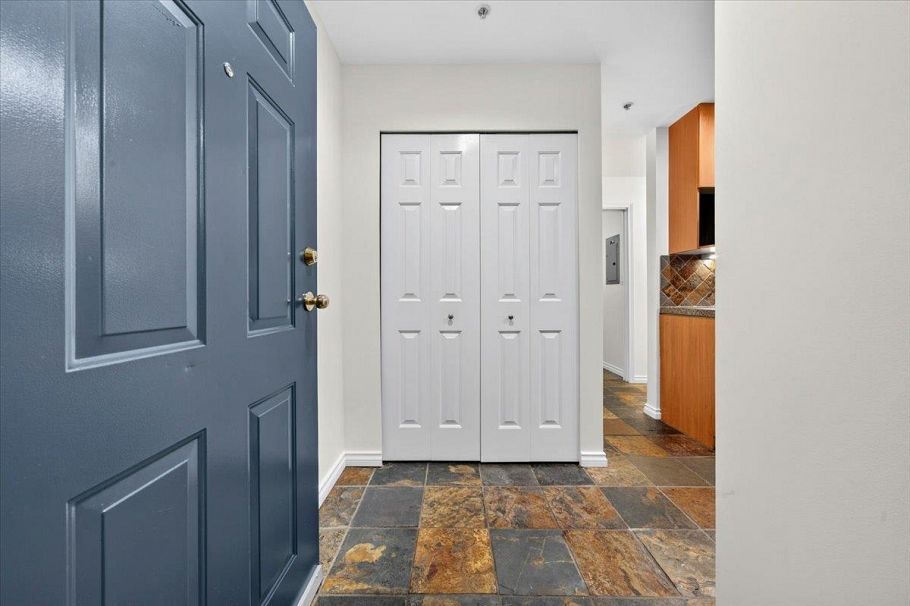 211 3600 Windcrest Drive North Vancouver, BC - 24