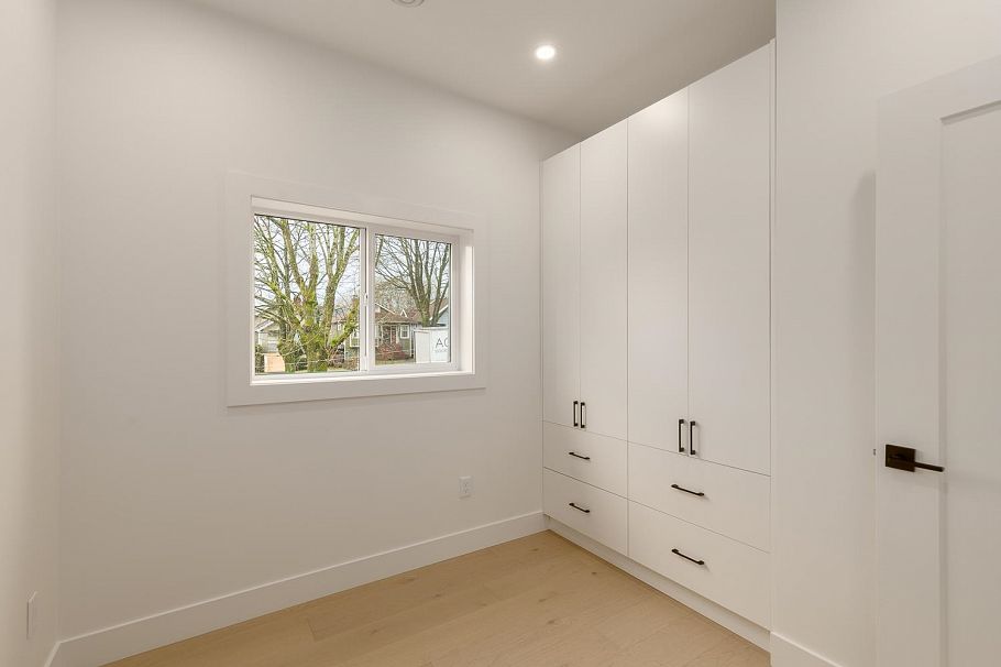 1 3506 E Pender Street Vancouver, BC - 16