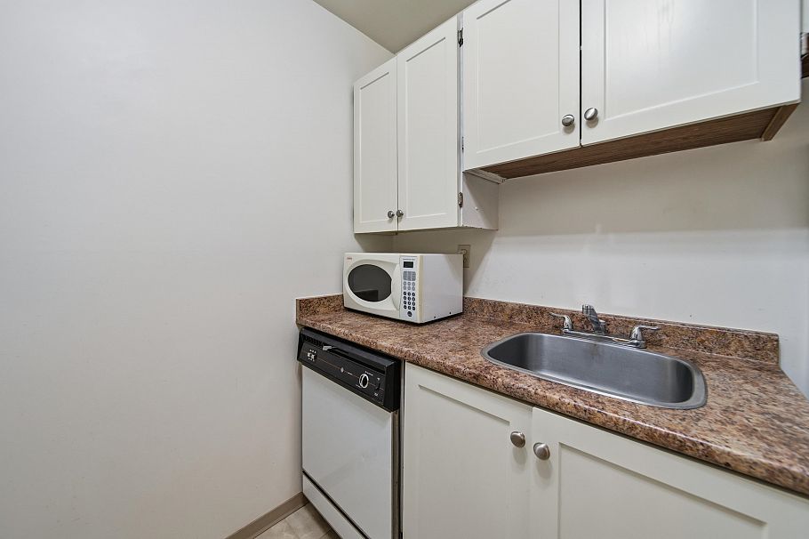 207 3663 W 16 Avenue Vancouver, BC - 5