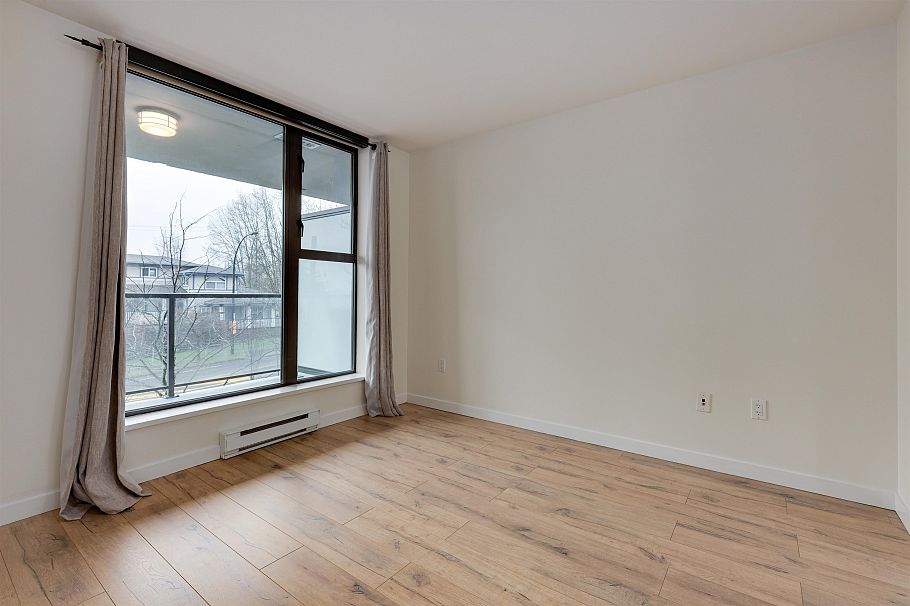 306 683 W Victoria Park North Vancouver, BC - 23