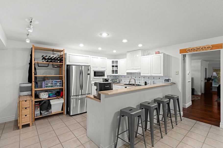 1188 Strathaven Drive North Vancouver, BC - 4