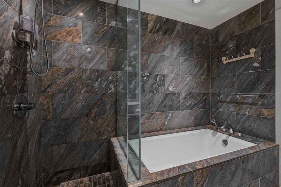 2206 1111 Alberni Street Vancouver, BC - 17