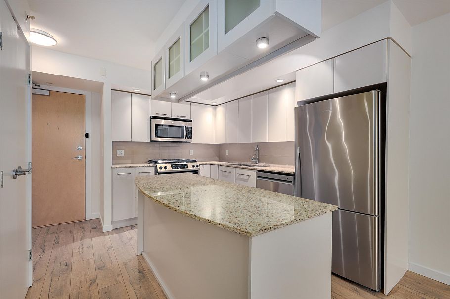 306 683 W Victoria Park North Vancouver, BC - 11