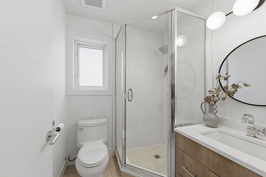 212 E 18th Street North Vancouver, BC - 23