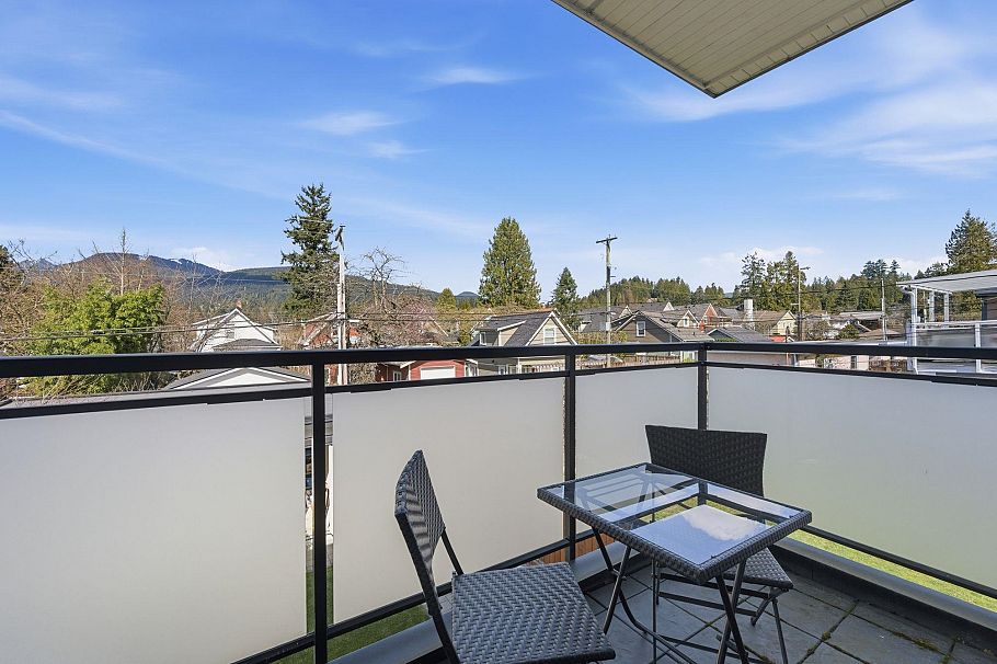 212 E 18th Street North Vancouver, BC - 18