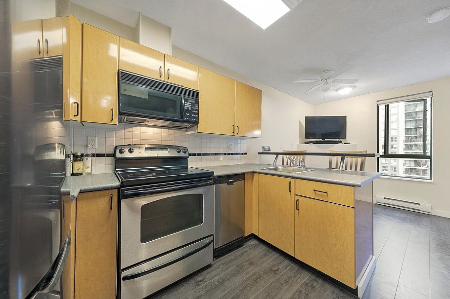 2010 939 Homer Street Vancouver, BC - 3