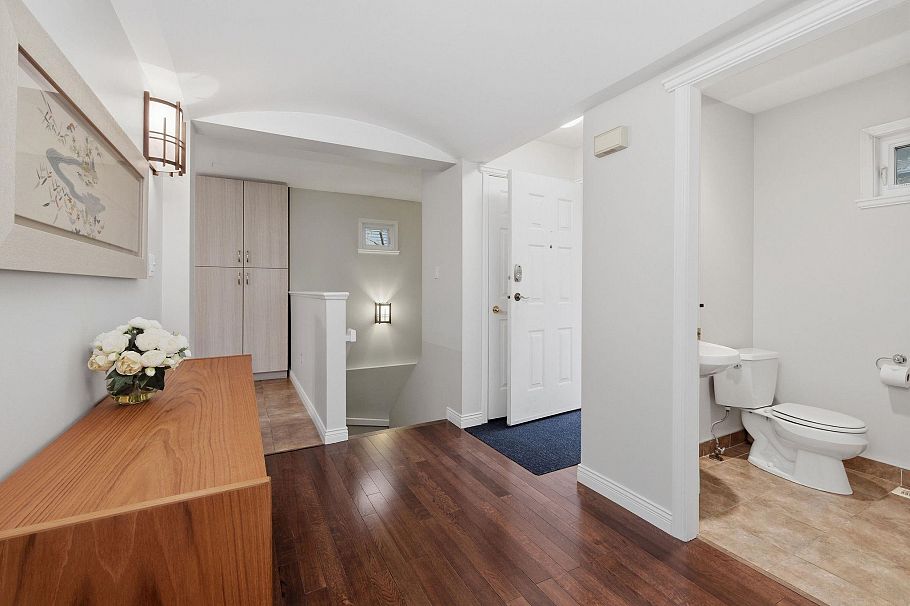 1558 Bowser Avenue North Vancouver, BC - 17