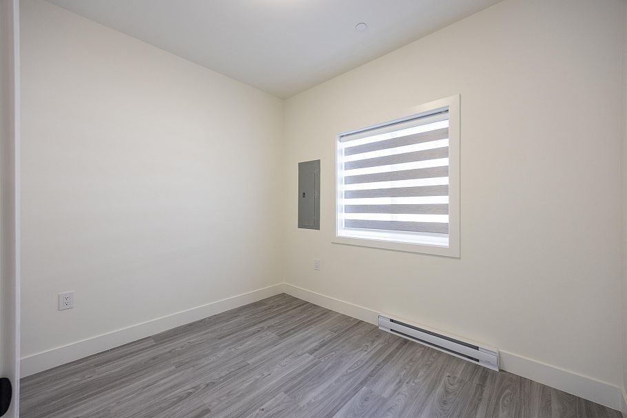 3259 E 46th Avenue Vancouver, BC - 32