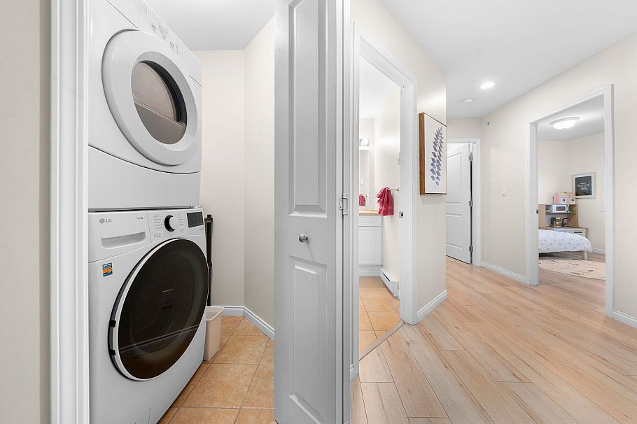 1263 W 16th Street North Vancouver, BC - 37