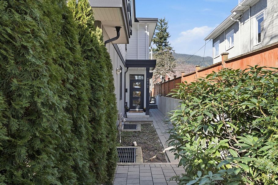 212 E 18th Street North Vancouver, BC - 4
