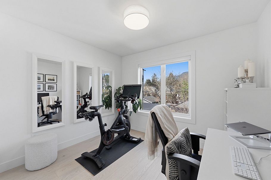 212 E 18th Street North Vancouver, BC - 22