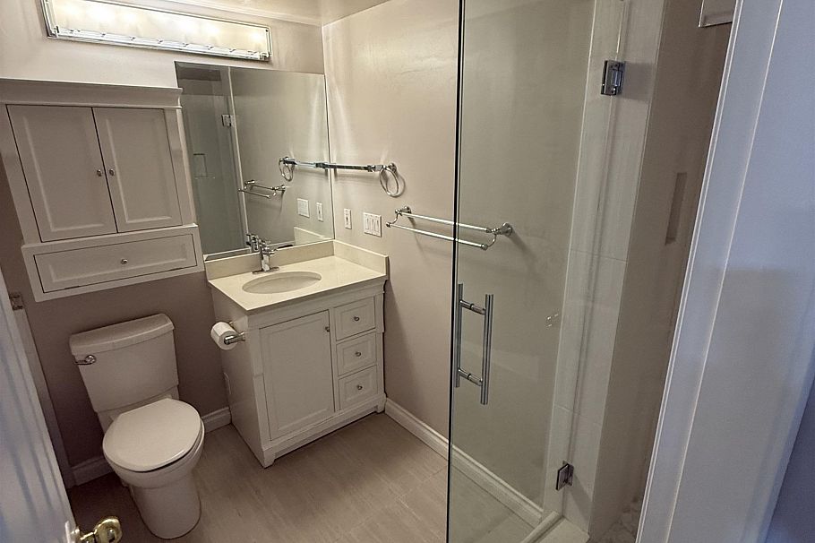 211 5723 Balsam Street Vancouver, BC - 9